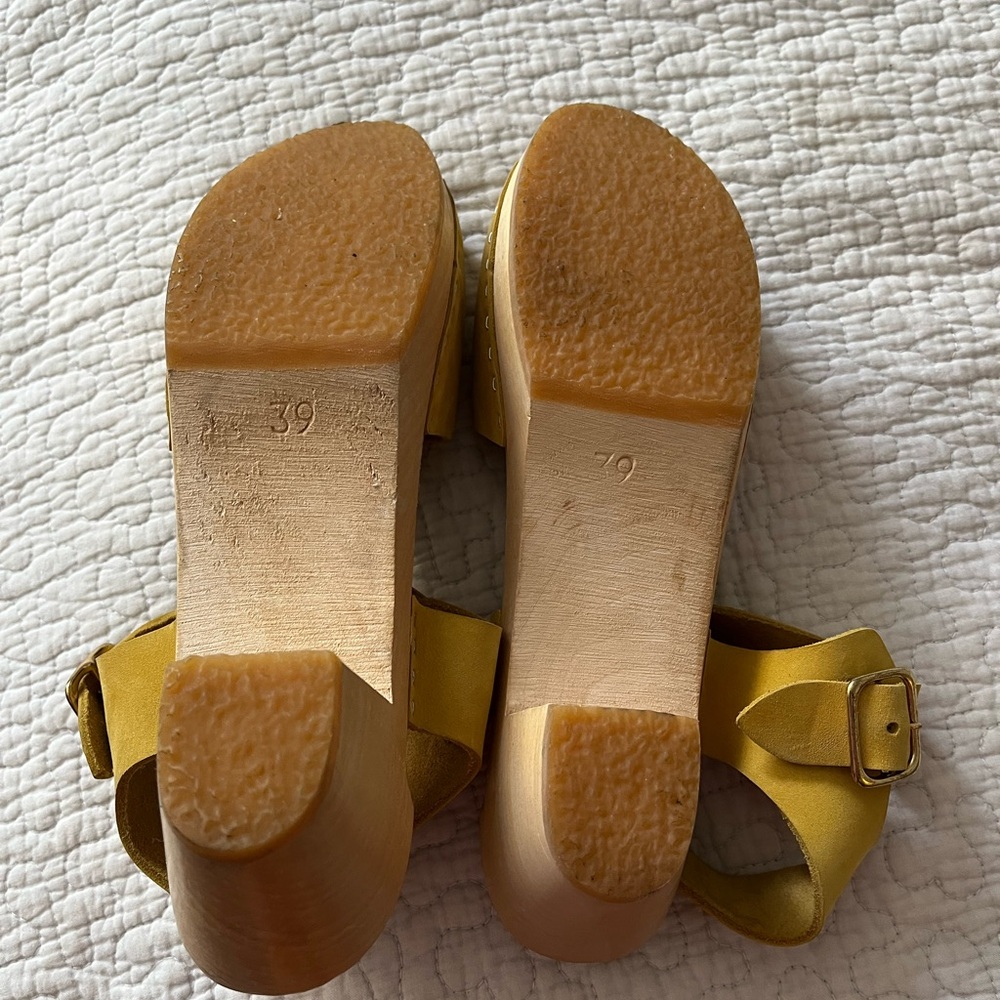 Bryr Emma Spanish toe mustard Yellow clogs - Picture 2 of 4